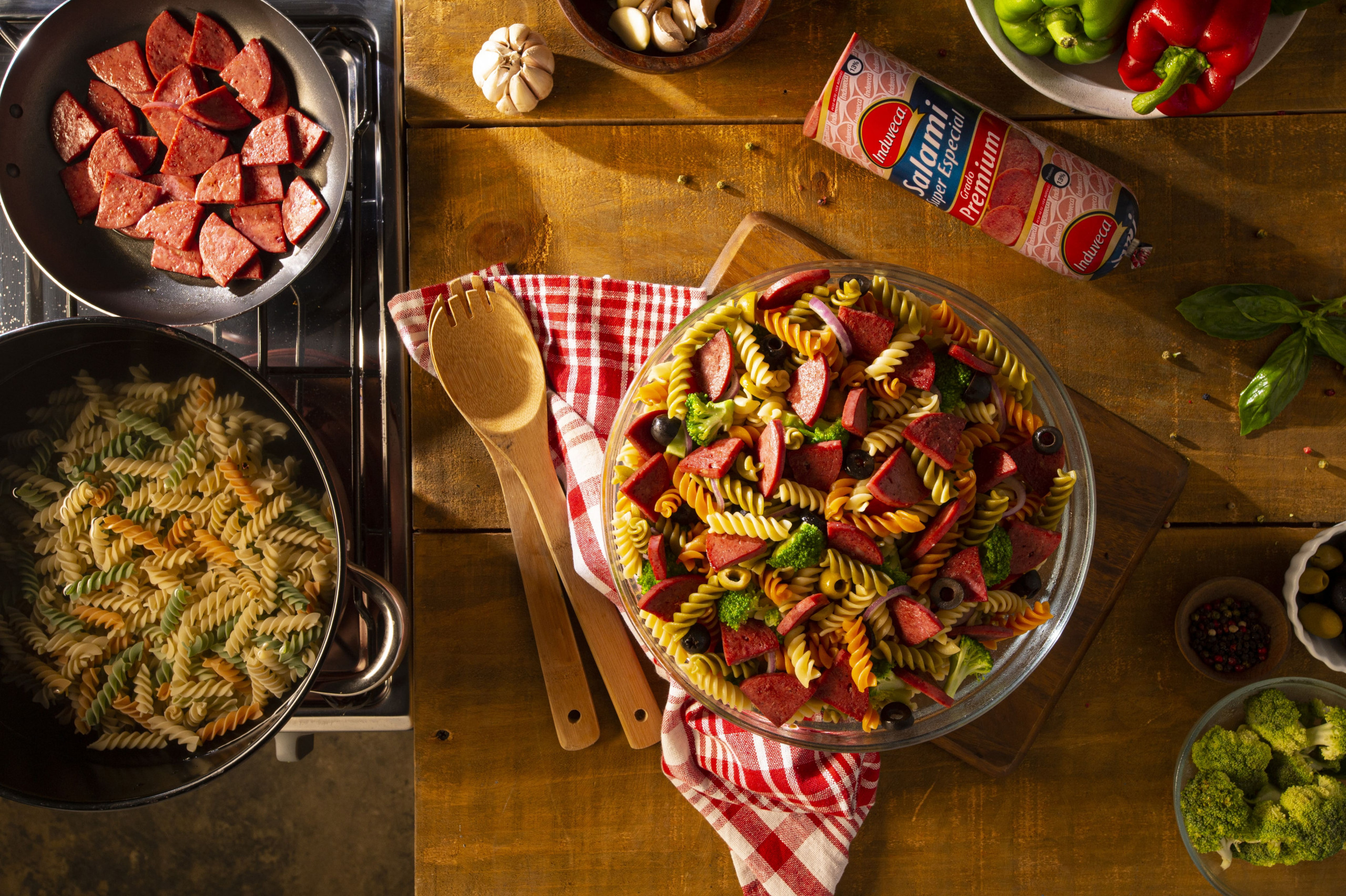 Receta de Pasta Jardinera con Salami para 6 personas Induveca