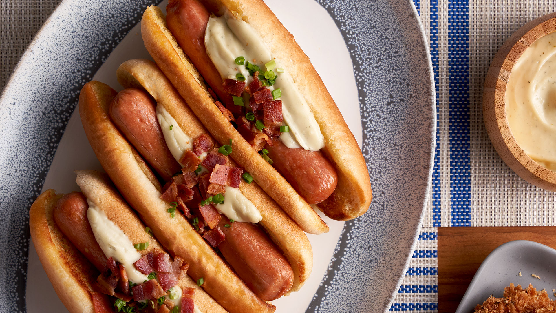 Hot Dog Frank´s en salsa Blue Cheese y Bacon Induveca