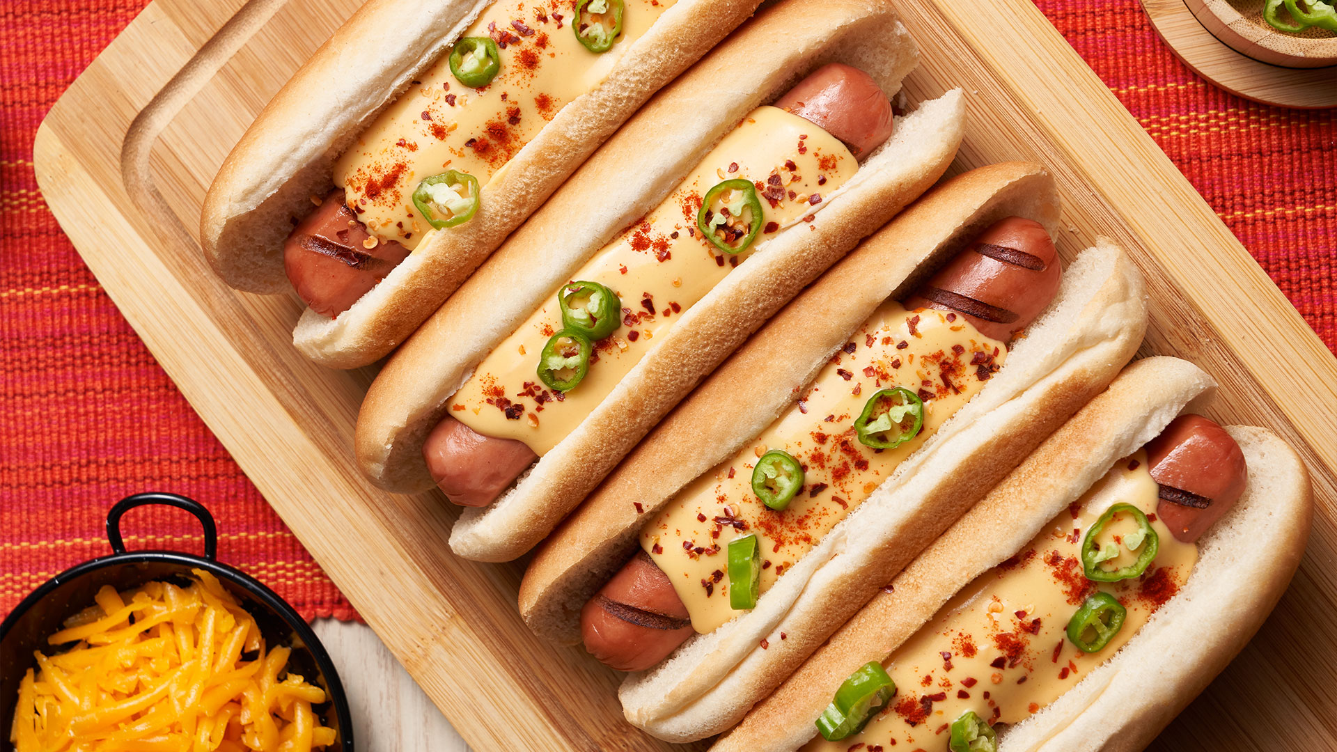 Hot Dog Frank´s Spicy en salsa de Queso Induveca