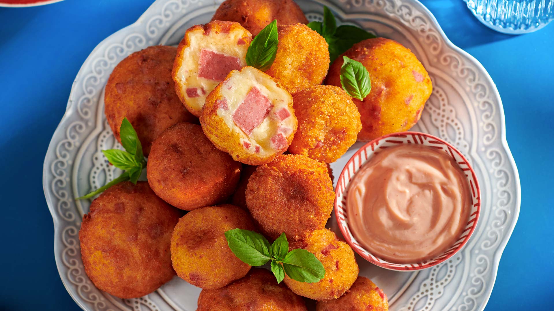 Bolitas de queso rellenas de Salami Súper Especial Induveca Induveca