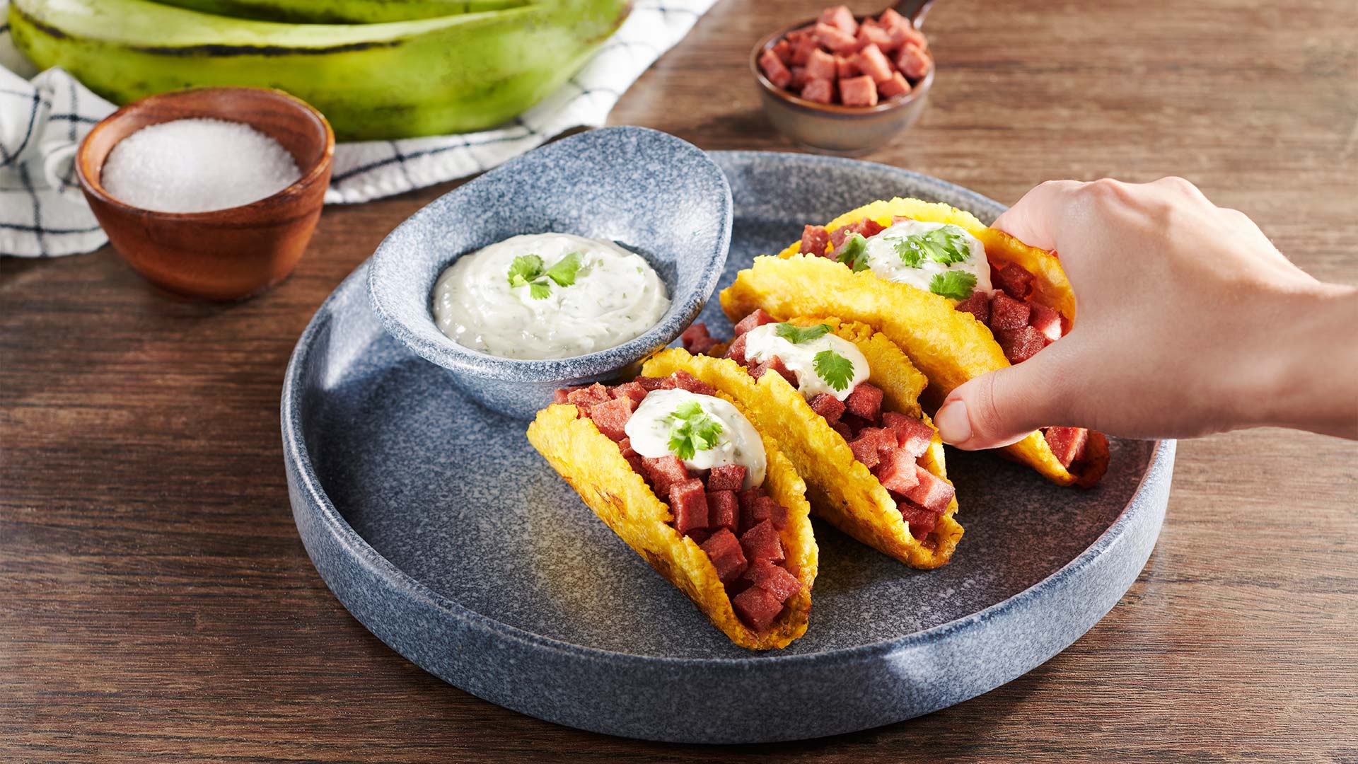 Tacos de Plátano Verde rellenos de Salami don Pedro Almirante y