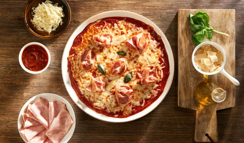 Pizza Dip en plato llano con Jamón Don Pedro Keto