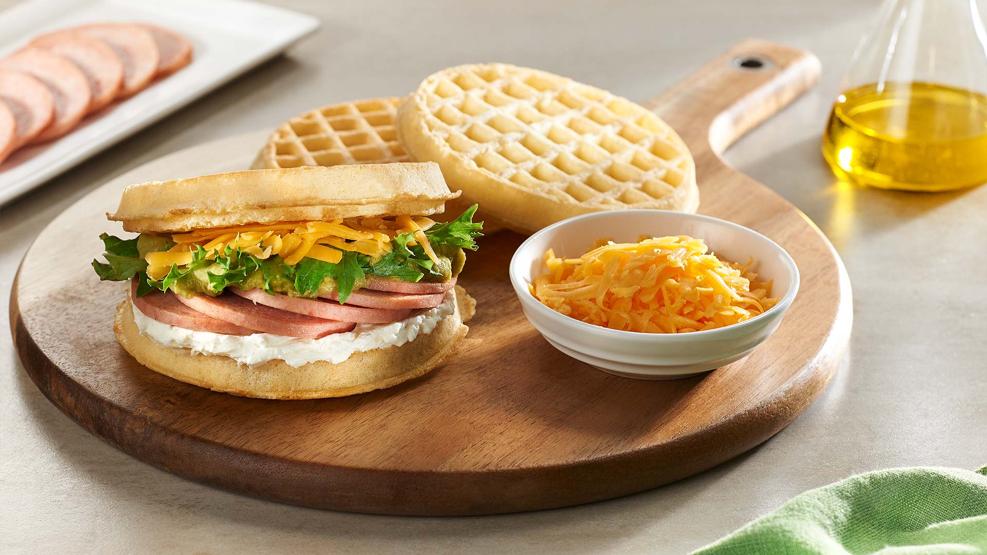 Sandwich de Waffle con Salami Don Pedro Keto Induveca